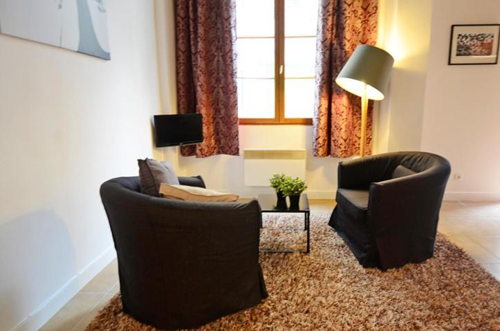 Short Group Temple Serviced * Paris